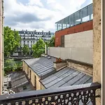 Convenient And Bright Flat ~~ Quai De Valmy ~~