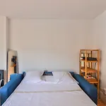 Convenient And Bright Flat ~~ Quai De Valmy ~~