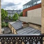 Convenient And Bright Flat ~~ Quai De Valmy ~~