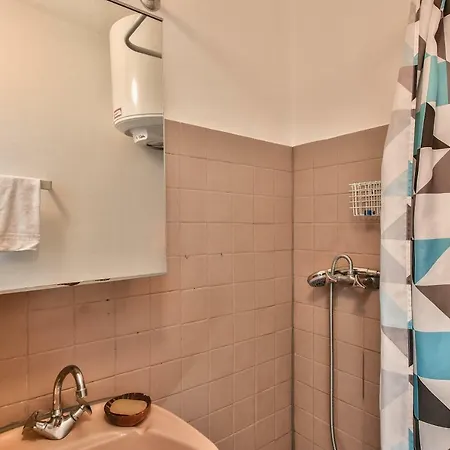 Convenient And Bright Flat ~~ Quai De Valmy ~~ Paris